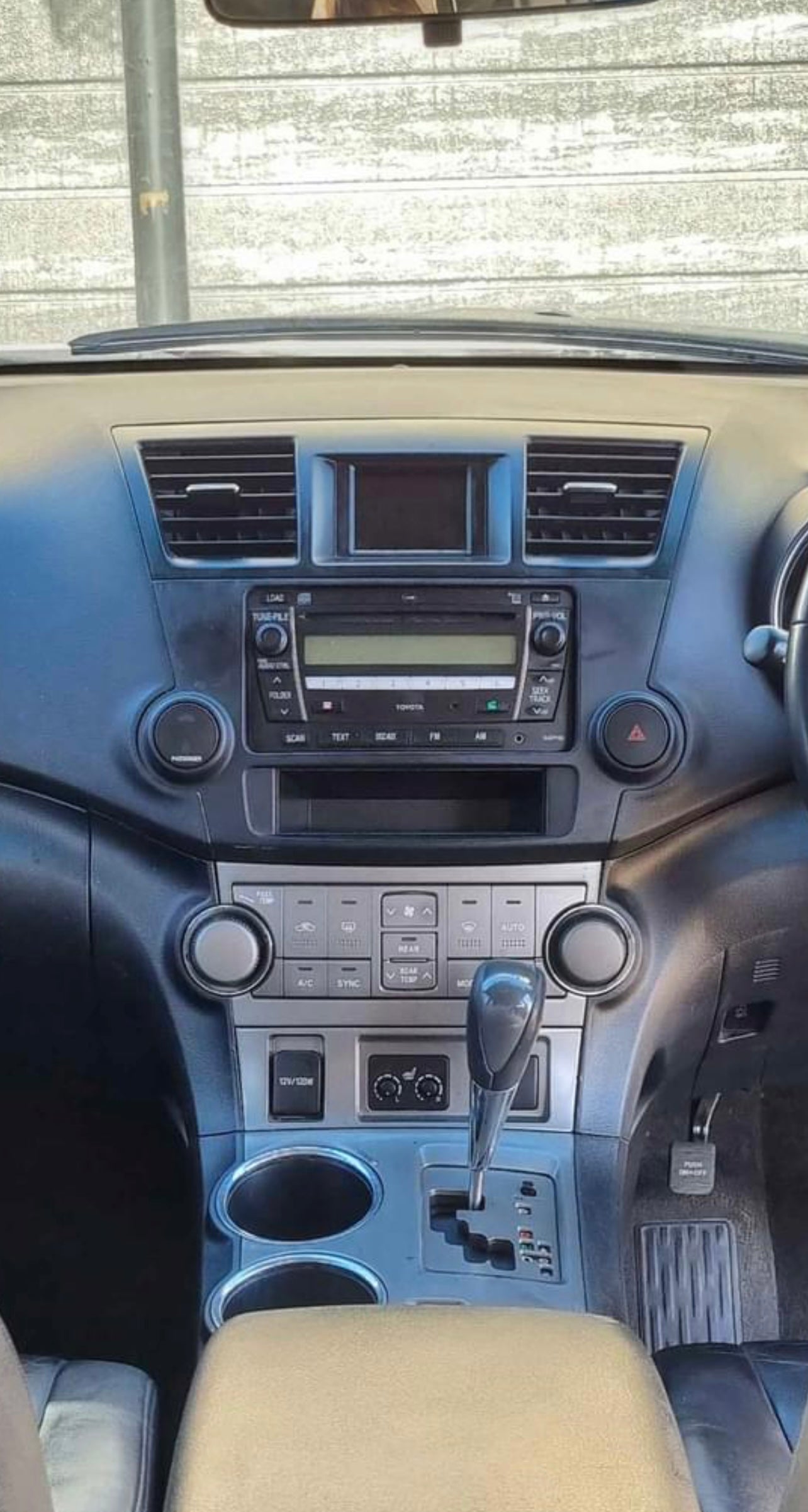 Toyota Kluger Apple CarPlay and Android Auto Plug and Plug Head Unit Upgrade Kit